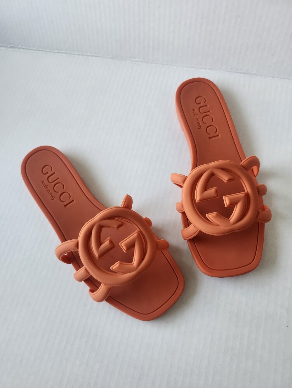 Gucci Coral-Orange Interlocking GG Rubber Slide Sandals